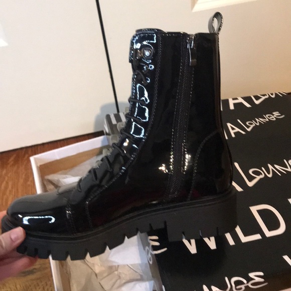 Wild Diva Lounge Boots. Never worn comes with box - Picture 6 of 9